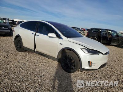 Czwarte zdjęcie samochodu z boku: 2019 TESLA MODEL X VIN:5YJXCAE27KF207222 - miniatura