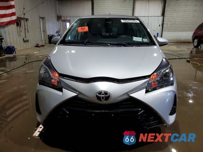 Piąte zdjęcie samochodu w środku: 2018 TOYOTA YARIS 5-DOOR L VIN:VNKKTUD31JA095943 - miniatura