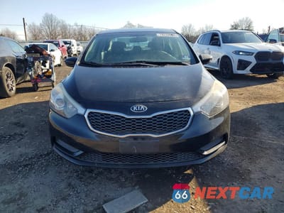 Piąte zdjęcie samochodu w środku: 2016 KIA FORTE LX VIN:KNAFK4A67G5501380 - miniatura