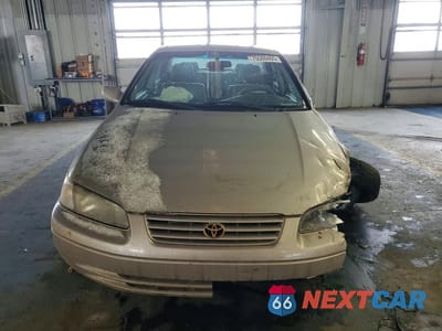 Piąte zdjęcie samochodu w środku: 1998 TOYOTA CAMRY XLE V6 VIN:4T1BF28K1WU069169 - miniatura