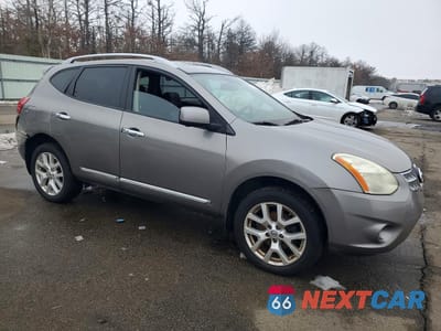 Czwarte zdjęcie samochodu z boku: 2013 NISSAN ROGUE S VIN:JN8AS5MV5DW649995 - miniatura