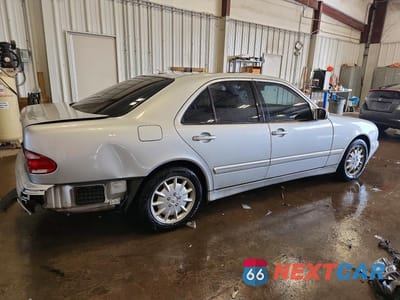 Trzecie zdjęcie samochodu z tyłu: 2001 MERCEDES-BENZ E 320 VIN:WDBJF65J51B298900 - miniatura