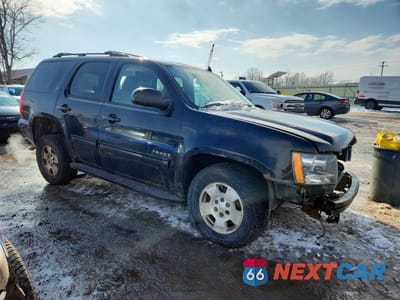 Czwarte zdjęcie samochodu z boku: 2013 CHEVROLET TAHOE K1500 LT VIN:1GNSKBE09DR319123 - miniatura