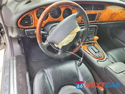 Zdjęcie 8 z 12 samochodu: 2002 JAGUAR XKR VIN:SAJDA41B92PA27511 - miniatura