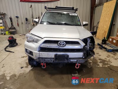 Piąte zdjęcie samochodu w środku: 2015 TOYOTA 4RUNNER SR5/SR5 PREMIUM VIN:JTEBU5JR1F5216549 - miniatura