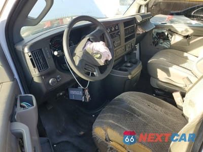 Zdjęcie 8 z 13 samochodu: 2023 CHEVROLET EXPRESS 2500 CARGO UTILITY / SERVICE VAN VIN:1GCWGAFPXP1208309 - miniatura