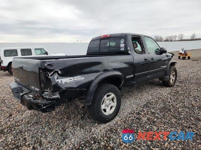 Trzecie zdjęcie samochodu z tyłu: 2002 TOYOTA TUNDRA LIMITED V8 VIN:5TBBT48182S262667 - miniatura