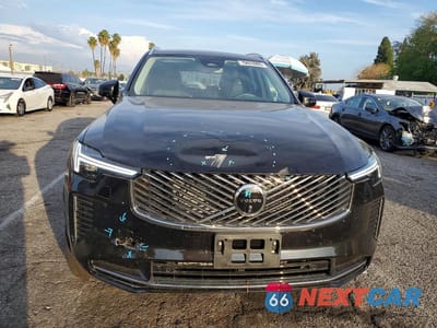 Piąte zdjęcie samochodu w środku: 2025 VOLVO XC90 PLUS VIN:YV4M12JB8S1371282 - miniatura