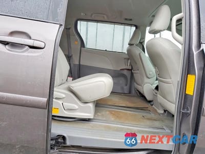 Zdjęcie 11 z 13 samochodu: 2011 TOYOTA SIENNA XLE 8-PASSENGER VIN:5TDYK3DC8BS166088 - miniatura