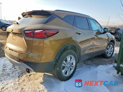 Trzecie zdjęcie samochodu z tyłu: 2019 CHEVROLET BLAZER 1LT VIN:3GNKBBRA1KS584969 - miniatura