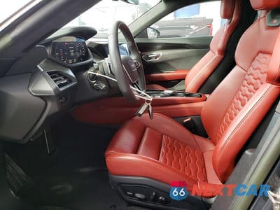 Zdjęcie 7 z 12 samochodu: 2023 AUDI RS E-TRON GT VIN:WAUBHBFWXP7901139 - miniatura