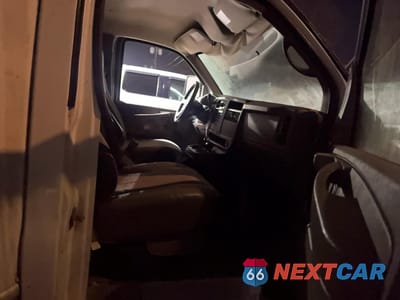 Piąte zdjęcie samochodu w środku: 2005 CHEVROLET EXPRESS G3500 VIN:1GBHG31U851174115 - miniatura