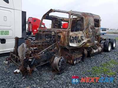 Drugie zdjęcie samochodu z przodu: 2018 VOLVO VNL SEMI TRUCK VIN:4V4NC9EJ2JN997353 - miniatura