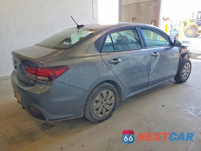 Trzecie zdjęcie samochodu z tyłu: 2019 KIA RIO S VIN:3KPA24AB6KE211817 - miniatura