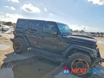 Czwarte zdjęcie samochodu z boku: 2023 JEEP WRANGLER SAHARA VIN:1C4HJXEG7PW600018 - miniatura
