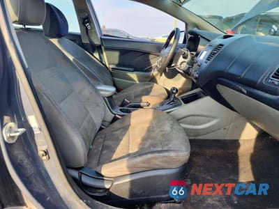 Zdjęcie 7 z 12 samochodu: 2016 KIA FORTE LX VIN:KNAFX4A65G5605948 - miniatura