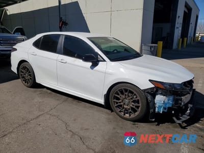 Czwarte zdjęcie samochodu z boku: 2023 TOYOTA CAMRY HYBRID SE NIGHTSHADE VIN:4T1T31AK9PU048105 - miniatura