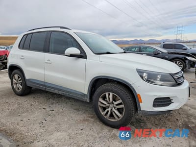 Czwarte zdjęcie samochodu z boku: 2016 VOLKSWAGEN TIGUAN S VIN:WVGAV7AX9GW582600 - miniatura