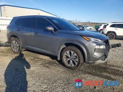 Czwarte zdjęcie samochodu z boku: 2021 NISSAN ROGUE SV VIN:5N1AT3BA8MC681916 - miniatura