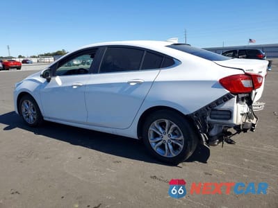 Drugie zdjęcie samochodu z przodu: 2019 CHEVROLET CRUZE LT VIN:1G1BE5SM6K7146106 - miniatura