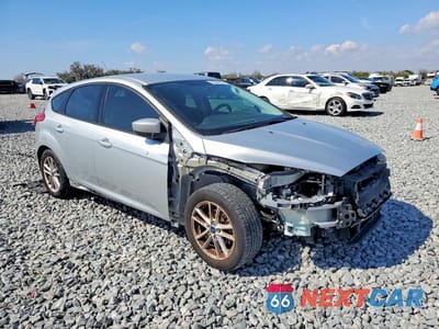 Czwarte zdjęcie samochodu z boku: 2018 FORD FOCUS SE VIN:1FADP3K26JL319664 - miniatura