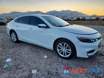 Czwarte zdjęcie samochodu z boku: 2018 CHEVROLET MALIBU LT VIN:1G1ZD5ST3JF129390 - miniatura