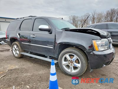 Czwarte zdjęcie samochodu z boku: 2013 CHEVROLET TAHOE K1500 LTZ VIN:1GNSKCE08DR150217 - miniatura