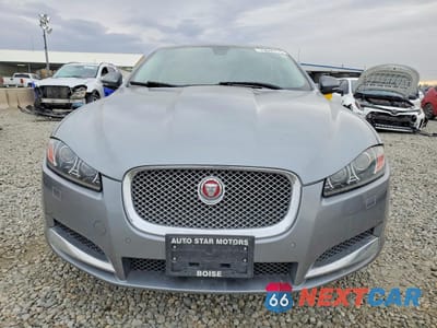 Piąte zdjęcie samochodu w środku: 2015 JAGUAR XF 2.0T PREMIUM VIN:SAJWA0FS9FPU57424 - miniatura