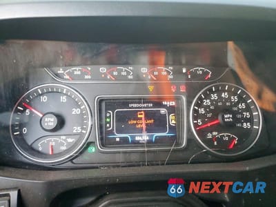 Zdjęcie 8 z 10 samochodu: 2018 INTERNATIONAL LT625 SEMI TRUCK VIN:3HSDZAPR5JN370961 - miniatura