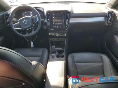 Zdjęcie 8 z 13 samochodu: 2020 VOLVO XC40 T5 MOMENTUM VIN:YV4162UK7L2289720 - miniatura