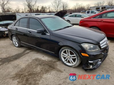 Czwarte zdjęcie samochodu z boku: 2012 MERCEDES-BENZ C 300 4MATIC VIN:WDDGF8BB9CR205140 - miniatura