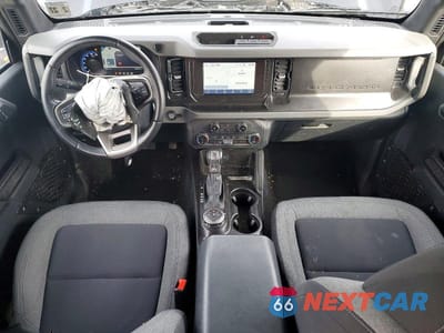 Zdjęcie 8 z 13 samochodu: 2022 FORD BRONCO BASE VIN:1FMDE5BH2NLA87727 - miniatura