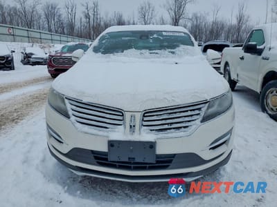Piąte zdjęcie samochodu w środku: 2017 LINCOLN MKC SELECT VIN:5LMCJ2D92HUL04300 - miniatura