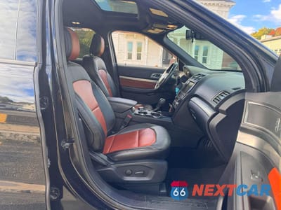 Piąte zdjęcie samochodu w środku: 2019 FORD EXPLORER XLT VIN:1FM5K8D82KGA01686 - miniatura
