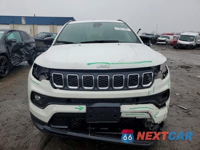 Piąte zdjęcie samochodu w środku: 2024 JEEP COMPASS LATITUDE VIN:3C4NJDBN6RT130819 - miniatura