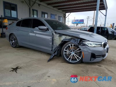 Czwarte zdjęcie samochodu z boku: 2022 BMW 530E VIN:WBA13AG01NCJ96735 - miniatura