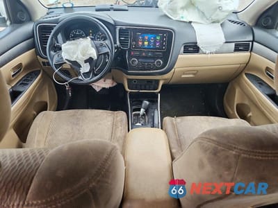 Zdjęcie 8 z 13 samochodu: 2017 MITSUBISHI OUTLANDER SE VIN:JA4AD3A33HZ029092 - miniatura