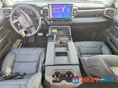Zdjęcie 8 z 11 samochodu: 2024 TOYOTA TUNDRA CREWMAX SR VIN:5TFLA5DB5RX204591 - miniatura