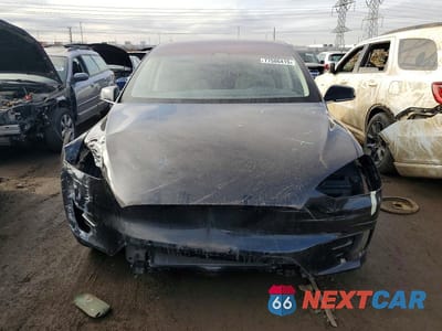 Piąte zdjęcie samochodu w środku: 2017 TESLA MODEL X VIN:5YJXCDE2XHF054314 - miniatura