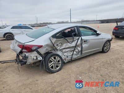 Trzecie zdjęcie samochodu z tyłu: 2019 HYUNDAI ELANTRA SEL VIN:5NPD84LF6KH445429 - miniatura