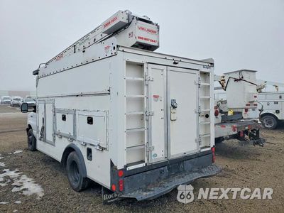 Trzecie zdjęcie samochodu z tyłu: 2019 FORD E-450 BUCKET UTILITY VAN - R & D - PRI FLEET VIN:1FDXE4FS1KDC17144 - miniatura