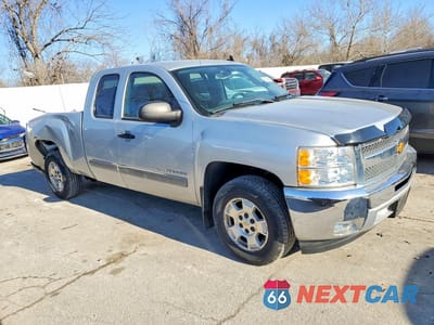 Czwarte zdjęcie samochodu z boku: 2012 CHEVROLET SILVERADO C1500 LT VIN:1GCRCSE07CZ309323 - miniatura