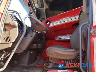 Piąte zdjęcie samochodu w środku: 2015 VOLVO VN VNL VIN:4V4NC9EH6FN186708 - miniatura