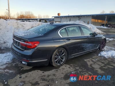 Trzecie zdjęcie samochodu z tyłu: 2018 BMW 750I XDRIVE VIN:WBA7F2C56JG424465 - miniatura