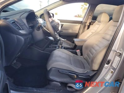 Zdjęcie 7 z 13 samochodu: 2018 HONDA CR-V VIN:2HKRW5H3XJH425618 - miniatura