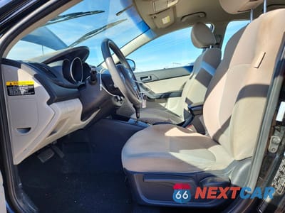 Zdjęcie 7 z 13 samochodu: 2010 KIA FORTE EX VIN:KNAFU4A26A5238779 - miniatura