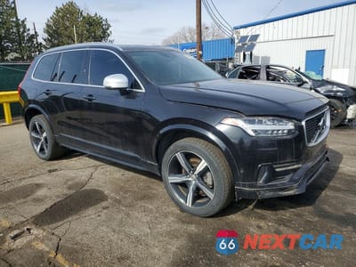 Czwarte zdjęcie samochodu z boku: 2016 VOLVO XC90 T6 VIN:YV4A22PMXG1058153 - miniatura