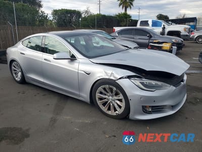 Czwarte zdjęcie samochodu z boku: 2018 TESLA MODEL S VIN:5YJSA1E24JF246333 - miniatura