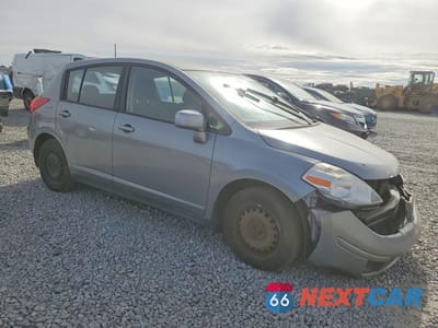 Czwarte zdjęcie samochodu z boku: 2009 NISSAN VERSA 1.8 S VIN:3N1BC13E59L500915 - miniatura