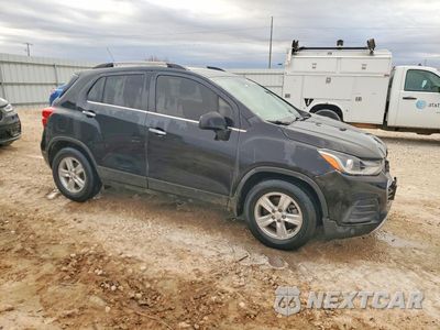 Czwarte zdjęcie samochodu z boku: 2019 CHEVROLET TRAX 1LT VIN:KL7CJLSB0KB877733 - miniatura